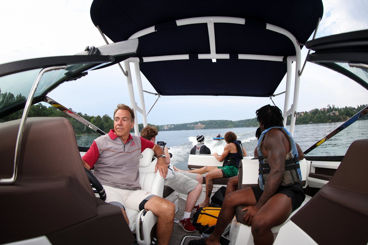 TDAlabamaMag's tweet photo. Nick Saban having a day on the lake with the Alabama upperclassmen. 

Malachi Moore hanging on for dear life 😂

(📸 via @AlabamaFTBL) https://t.co/a7apbsuzue
