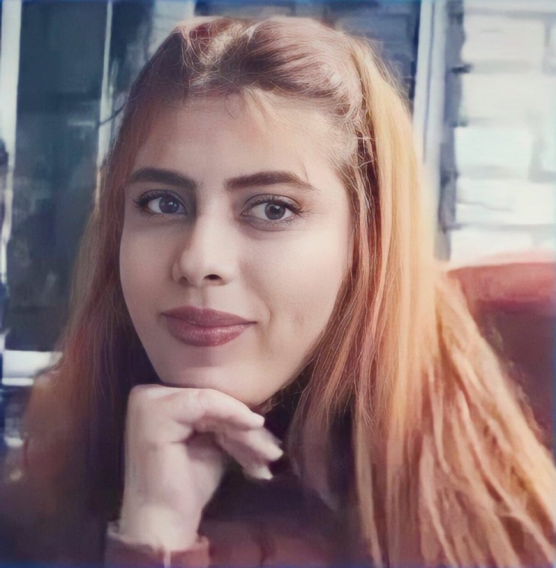 Adıyaman’daydım ben.  Üzerime kireç döküldü ve “kontrol edildi” yazısıyla moloz yığınlarının altında terk edildim. Cansızdım. Canlıyım diyenler; yanı başımda oy istemişler, birbirlerine hakaretler etmişler , sonra üzerine halay çekmişler. 
Ben duymadım hiç birini. 
Peki ya sen?