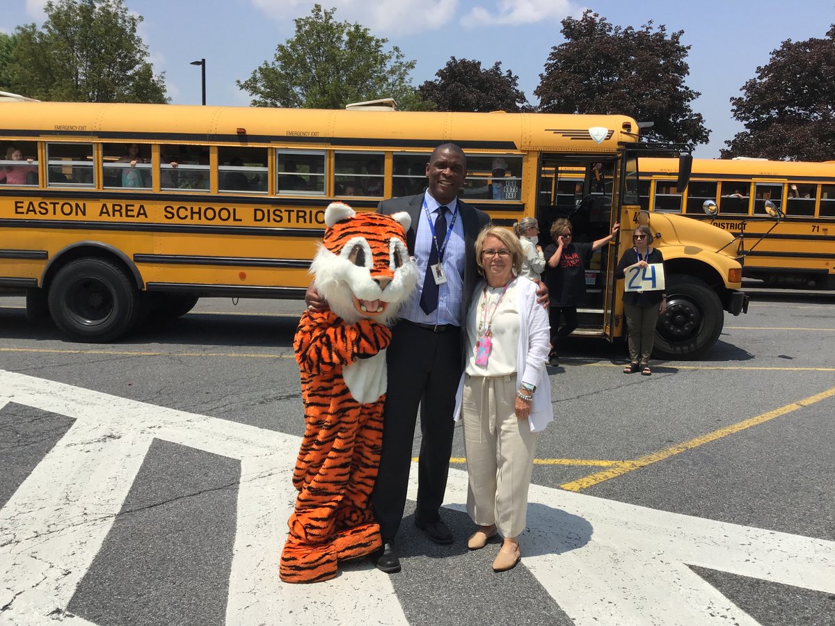 EASDTracy's tweet photo. Congratulations Mr. Hightower and Mrs. Krebs on your retirement! Thank you for everything you have done to make @EASDTracy a great place to be! Everyone will miss you! #tracytigers #easdroverpride #lastdayofschool #retirement https://t.co/pZr2BjNzFj