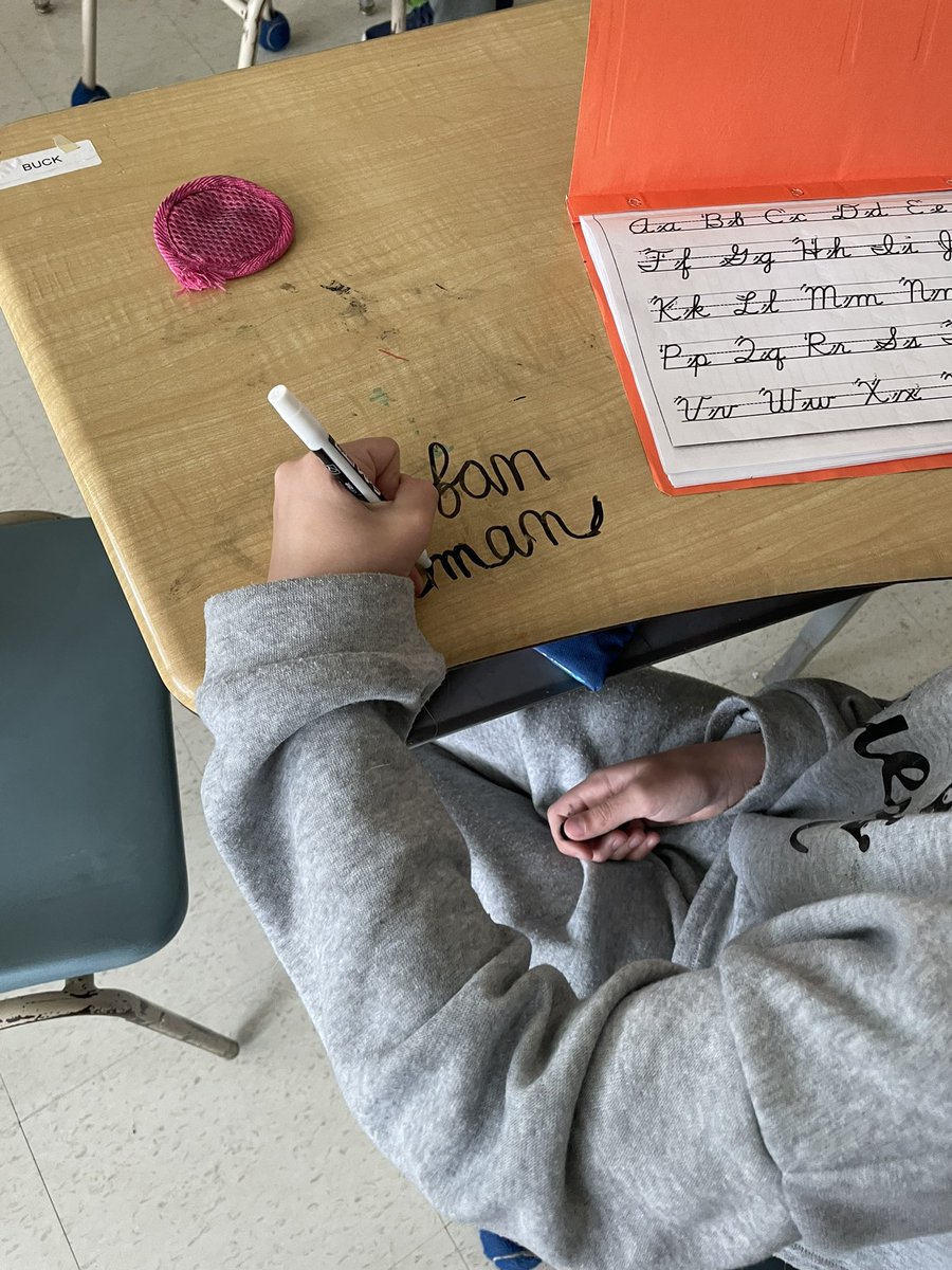 Who said chalk and sock is for the littles!? Following the chalk and sock program, grade 3/4 learn to spell out the sounds that they hear in words, while practicing cursive writing😁 3/4’s love to learn how to write in cursive!! #engagedlearners