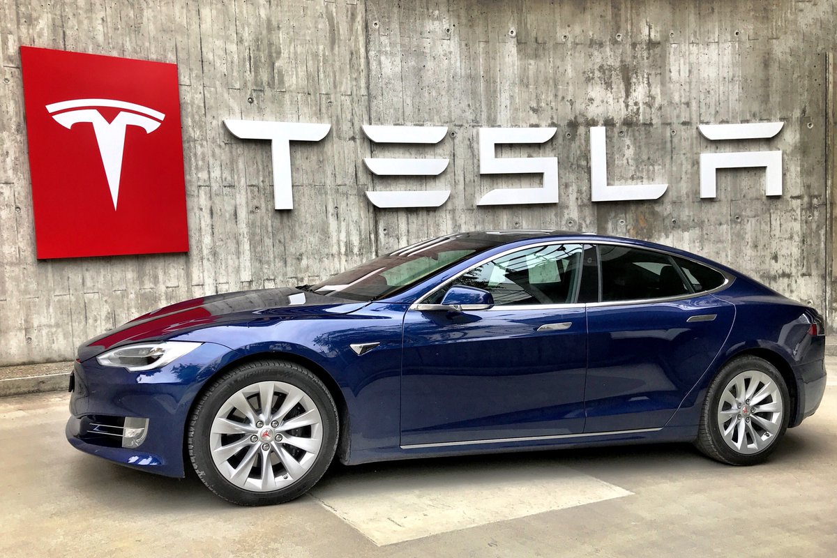 OmahaCarTrans's tweet photo. Tesla Is Coming Out With The Newest Model S Plaid.
https://t.co/AvEyTruo0u

#Tesla #Plaid #ModelS #LatestUpdate #TrackPackage

Follow Us!  
Pinterest: #omahacartranspo
Facebook: https://t.co/irjedvzABg https://t.co/cd0LU3pgUW
