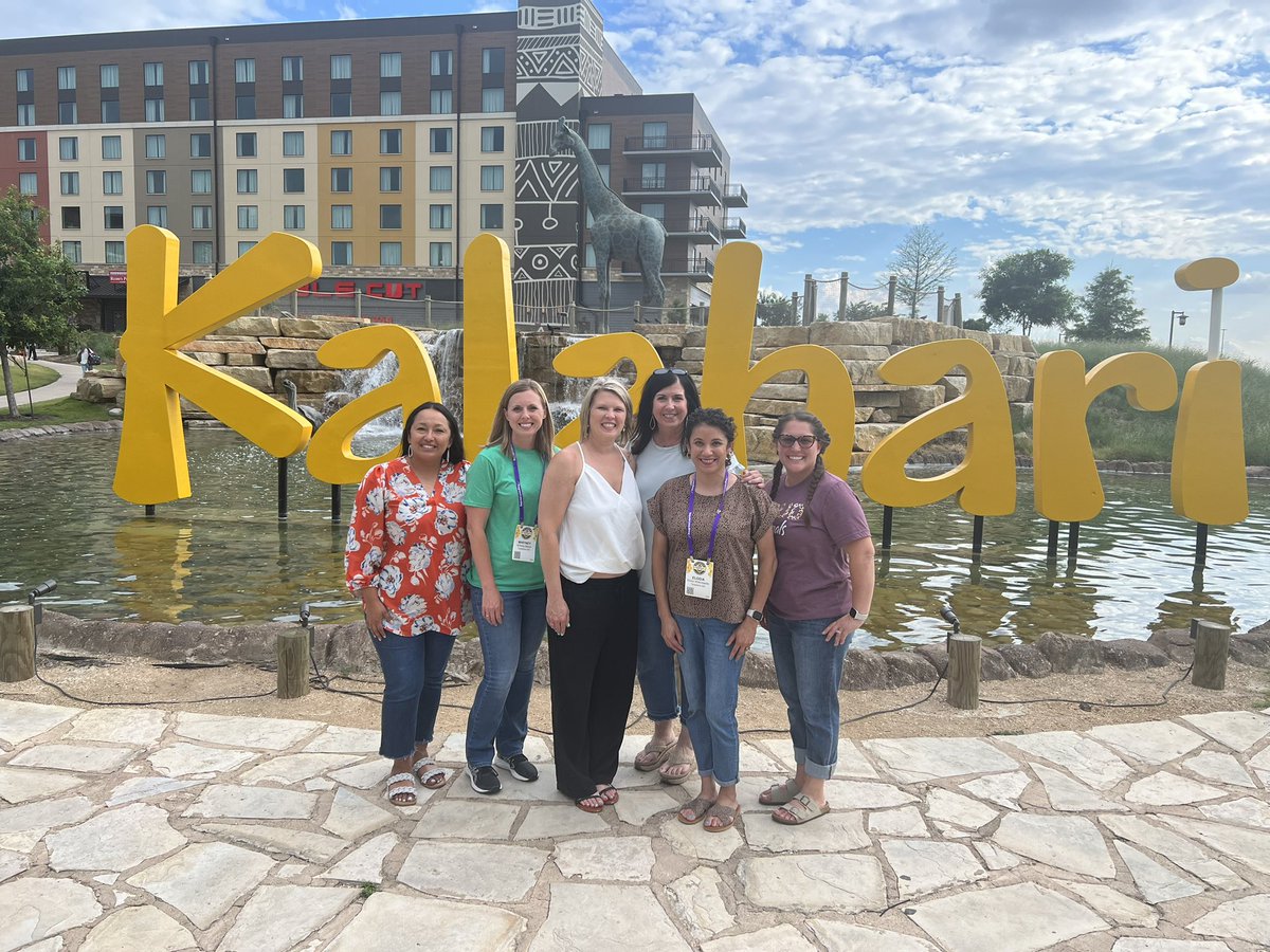 principal_witt's tweet image. Networking with other administrators from Maud ISD & Clarksville ISD. @TEPSAtalk #WeLeadTX #networkadmin @KalahariResorts