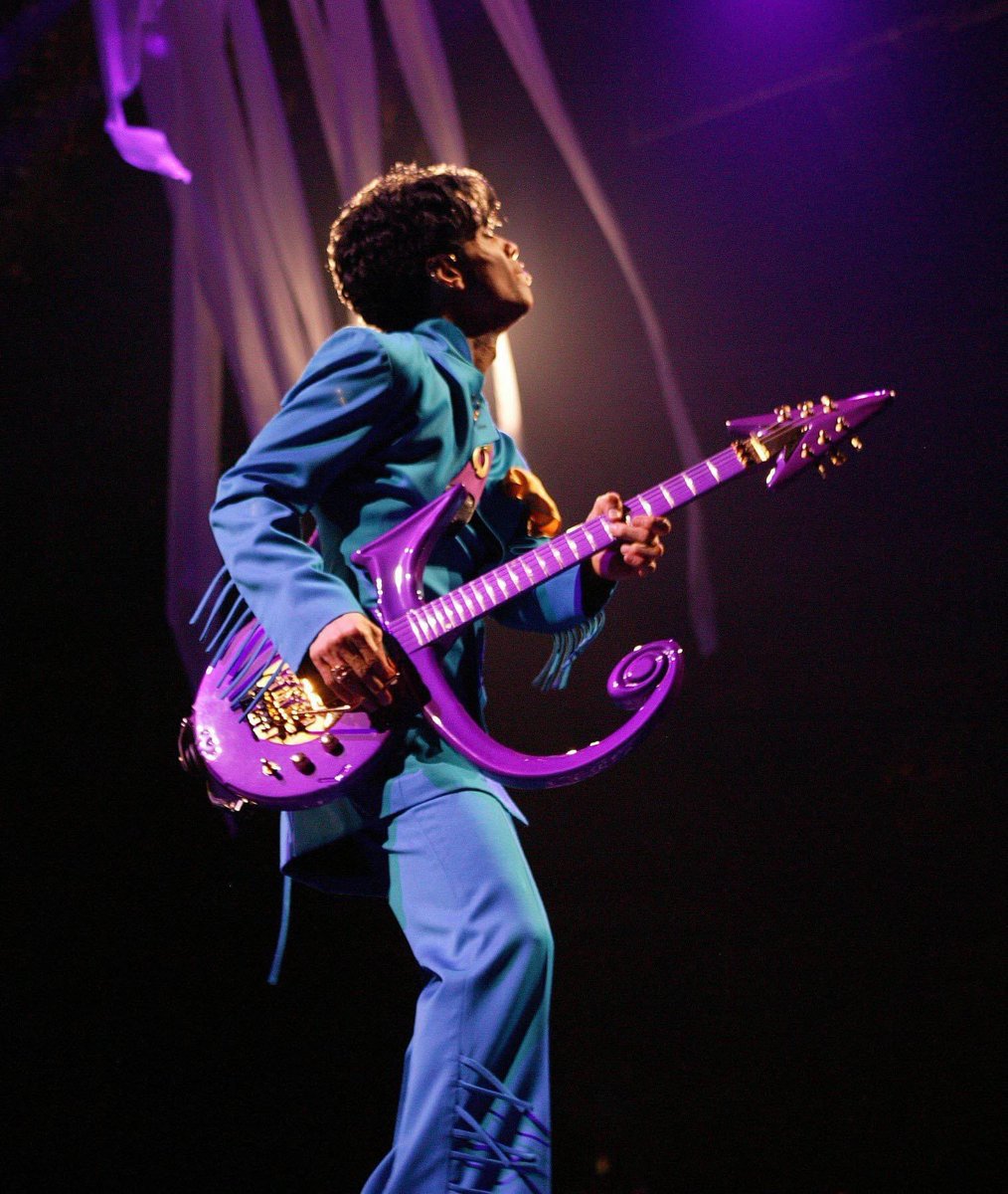 Happy 65th heavenly Birthday @Prince 💜
#RIPPrince 💜 #PrinceDay #June7th 💜
@Malckie92 @eIhaime @DanDeckr