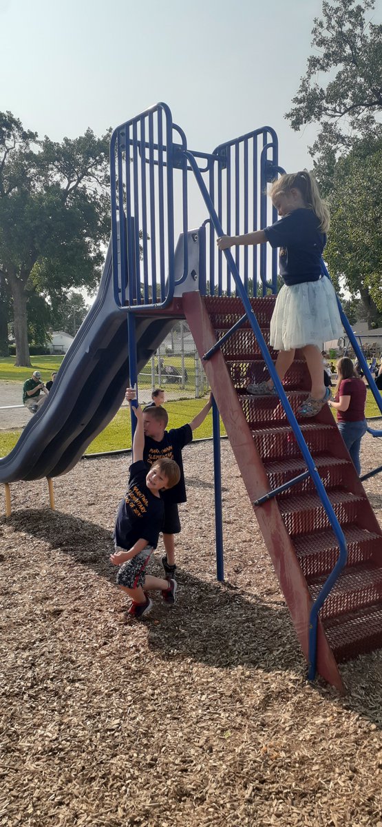 Keith Tonn (@keith_tonn) on Twitter photo We had a great turnout for our Kindergarten Celebration. Ice cream, gift bags, and playing with teachers, friends, and family.  Such a great way to spend the evening. Can't wait to see all these Comets achieve in 1st grade! ☄️#fraserfamily #teamtwain🩷 We had a great turnout for our Kindergarten Celebration. Ice cream, gift bags, and playing with teachers, friends, and family.  Such a great way to spend the evening. Can't wait to see all these Comets achieve in 1st grade! ☄️#fraserfamily #teamtwain🩷