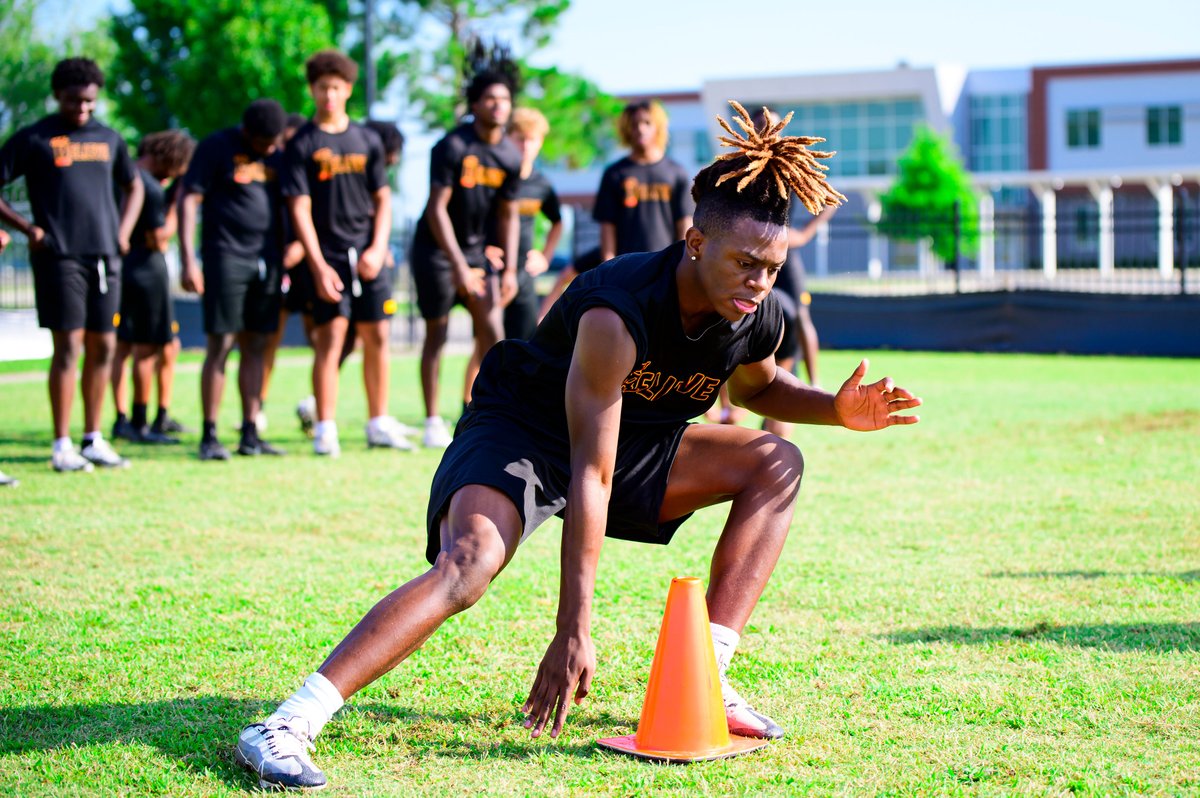 Saints's tweet photo. #Saints visited Brusly High School in Baton Rouge to hold the first part of their "New Orleans Saints High School Summer Workout" series.

Be on the lookout for more like this where high school student-athletes test their skills in a series of drills 

📸 https://t.co/s5iMtsACQd https://t.co/YKfG4VsQBO