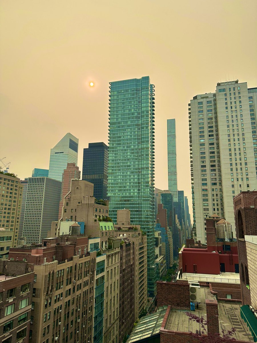 nmathari's tweet image. Smoky NYC today from Canadian wildfires #climatechange