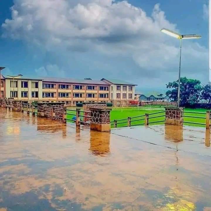 La meilleure école au SUD KIVU et probablement au Congo RD, S'appelle COLLEGE ALFAJIRI.