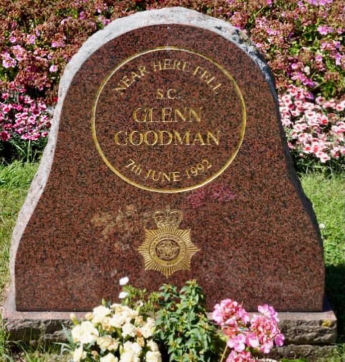 On this day in 1992 Special Constable Glenn Goodman of North Yorks Police was shot & murdered by terrorists. We placed our memorial to his service & sacrifice on Wetherby Rd near Station Rd in Tadcaster @NYorksPolice @NYPFJBB #HonouringThoseWhoServe #PoliceMemorials #PoliceFamily