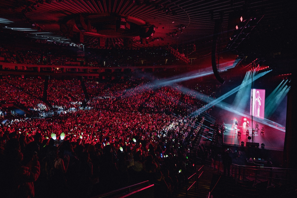 Kpop_Herald's tweet photo. .@RBW_MAMAMOO wrapped up its concerts in the US which was part of its first world tour "MY CON." "We want to express our gratitude to our fans who've supported us and loved us so much during this tour. Every moment spent with you guys was precious," said #MAMAMOO. https://t.co/6OTNkqMd7v