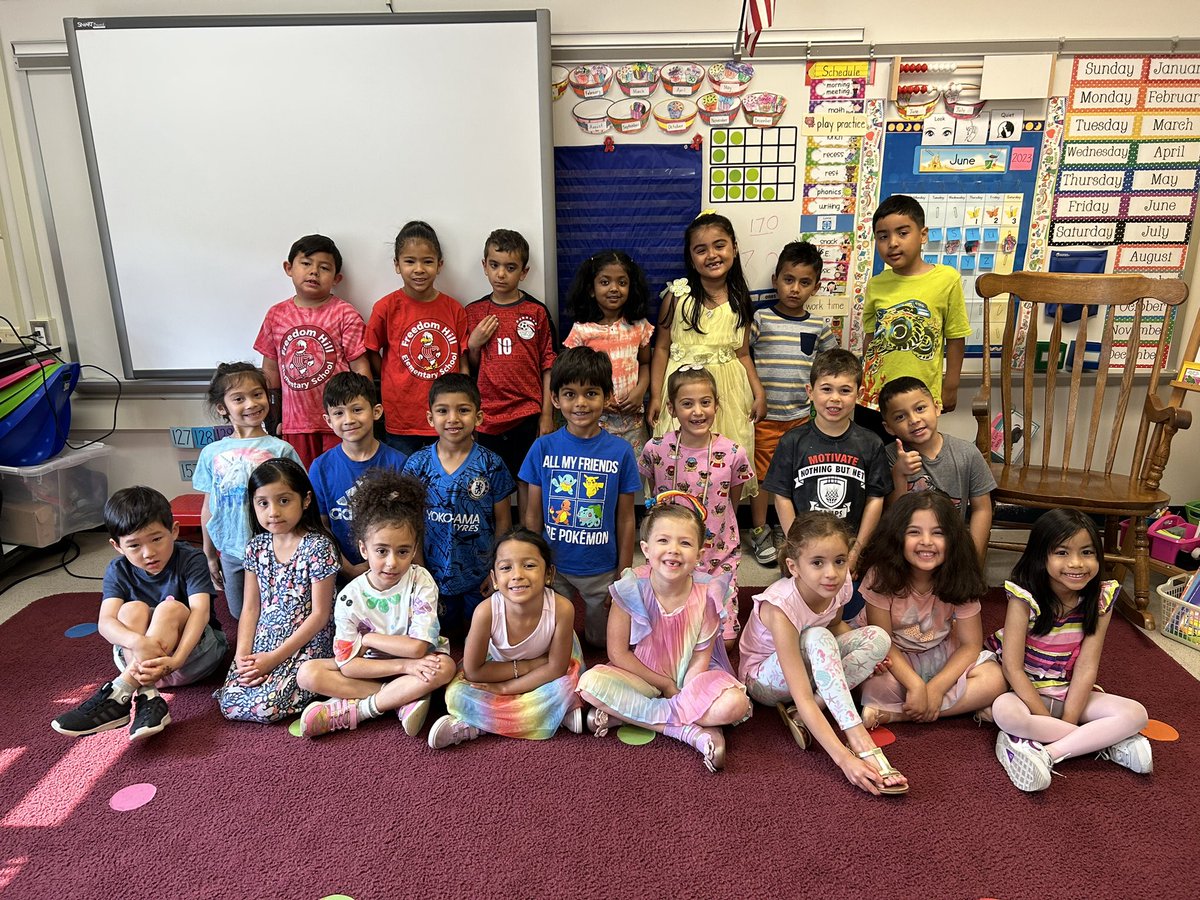 MrsWeiseABC's tweet photo. R is for Rainbow Day! 🌈 #favoritecolor @FHHighlights https://t.co/Z87DEMrexu