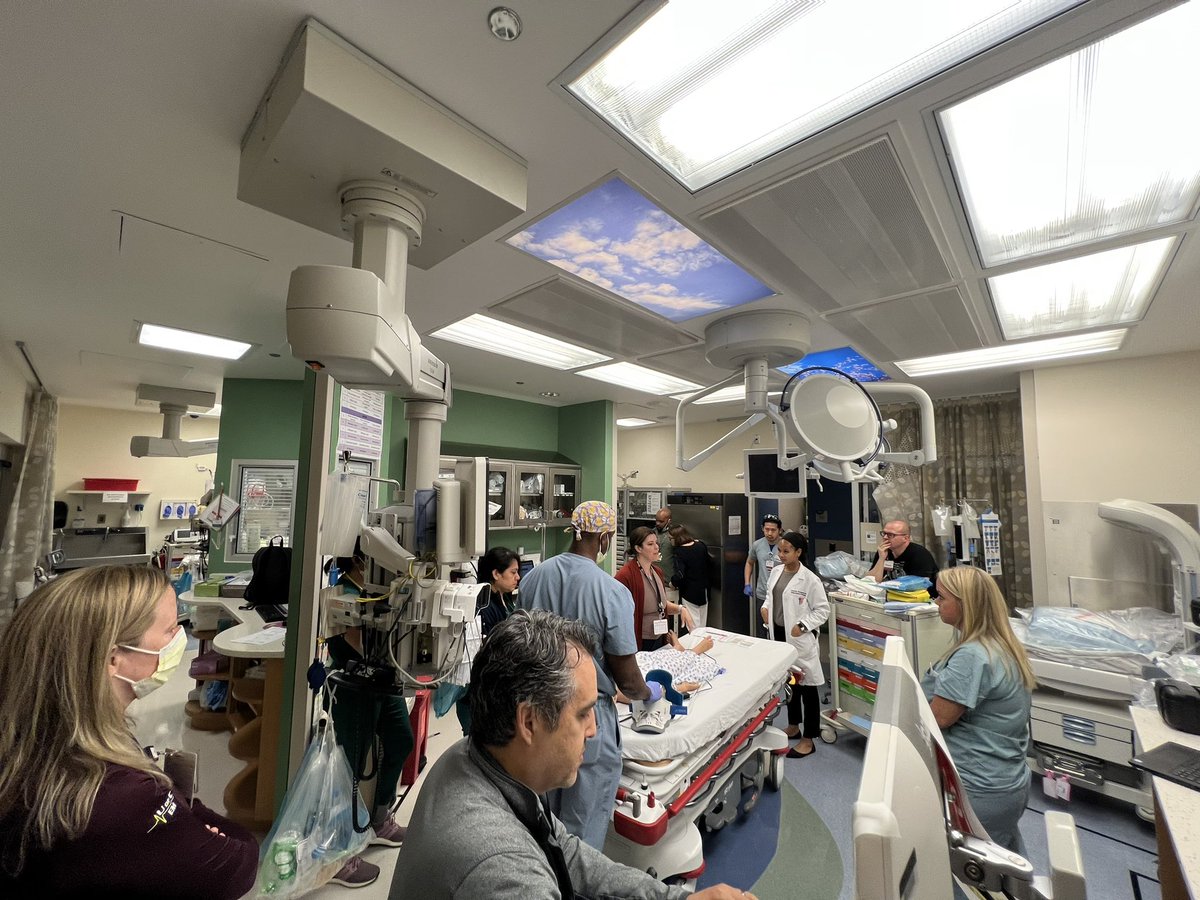 UCMNursing's tweet image. Our @UChicagoMed @ComerChildrens teams are never satisfied. Check out our Pediatric Trauma Team in their first unannounced simulation.  Thank you @pjani29 and the entire simulation team!