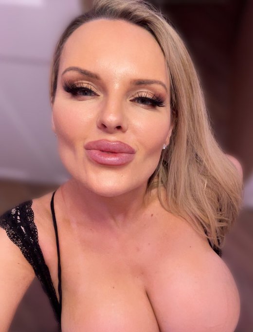 retweet for a kiss 😚💋 https://t.co/qFlWDF07JV
