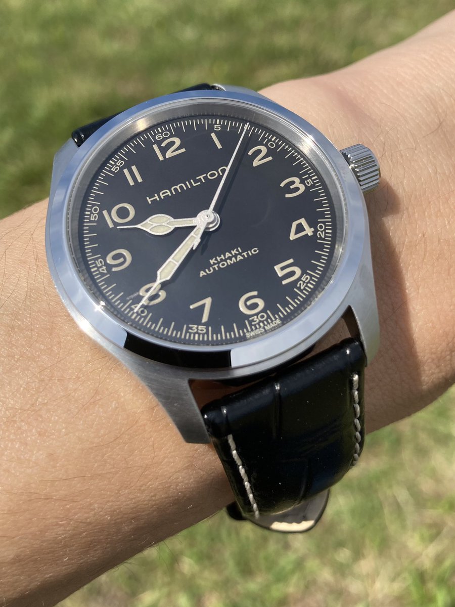 timepiece_taka's tweet photo. 休日は河原で散歩
昨日の雨が上がって、少し風はあるもののだいぶ暑くなってきました
梅雨、夏用にステンレスベルトに交換もいいかもしれません
#Hamilton #khakifield #murphwatch
#ハミルトン #マーフウォッチ https://t.co/pcpu0M6fAO