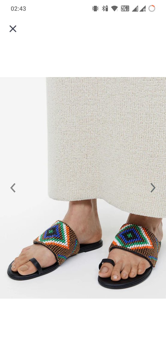 1604Rohit's tweet photo. Our Indian flag seen on H&amp;M footwears. Tricolour is intentionally used. H&amp;M is a huge brand used by many of our countrymen. I personally use to Shop with H&amp;M.On Myntra.I got highly disappointed. If a true Indian, spread it. Boycott H&amp;M @MyntraSupport  BAN https://t.co/fGwx2gfX6K