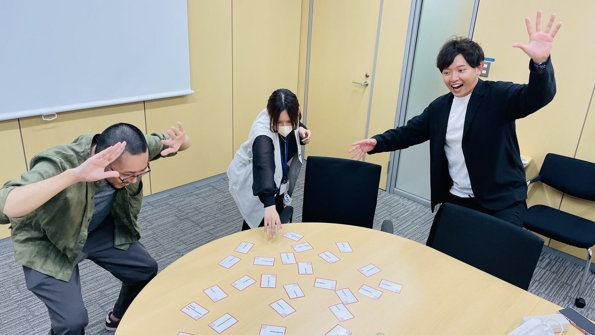 tsummichan's tweet image. オフィスで永和システムマネジメントさん@rubyagile のRubyメソッドかるたでわいわい遊びました！難しくてかるたというより推理ゲームになったりしました。
面白かったし勉強になったのでまたやりたい！
#rubykaigi
#RubyKaigi2023
#esm_ruby_karuta