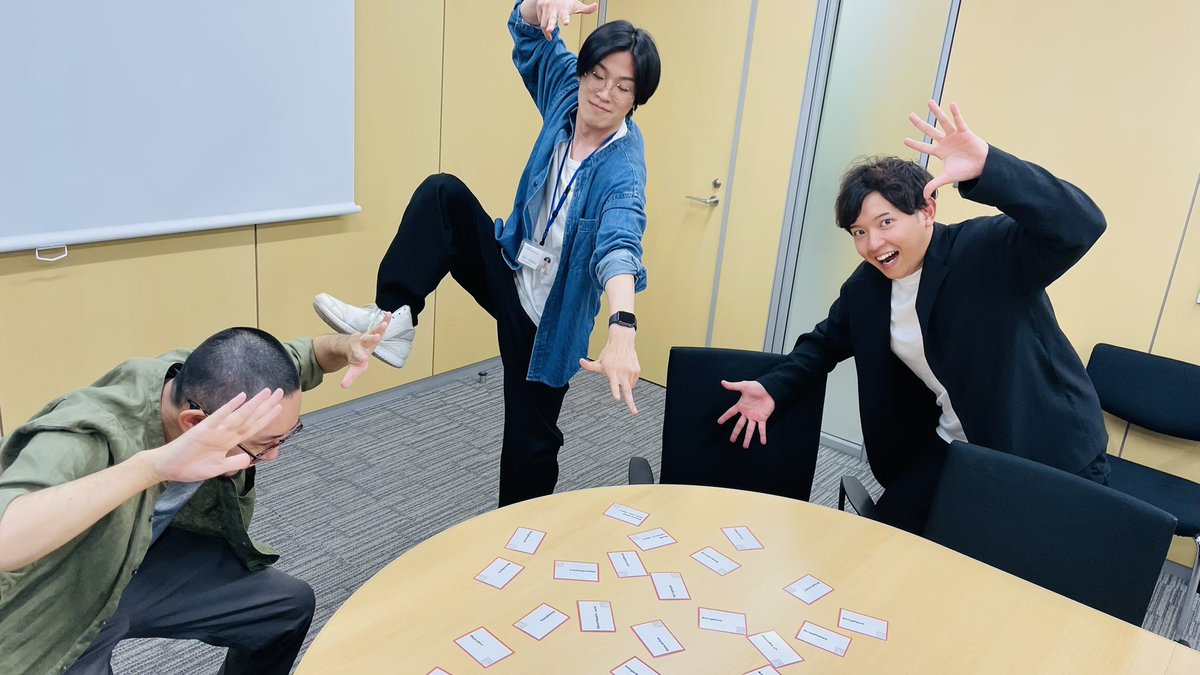 tsummichan's tweet image. オフィスで永和システムマネジメントさん@rubyagile のRubyメソッドかるたでわいわい遊びました！難しくてかるたというより推理ゲームになったりしました。
面白かったし勉強になったのでまたやりたい！
#rubykaigi
#RubyKaigi2023
#esm_ruby_karuta
