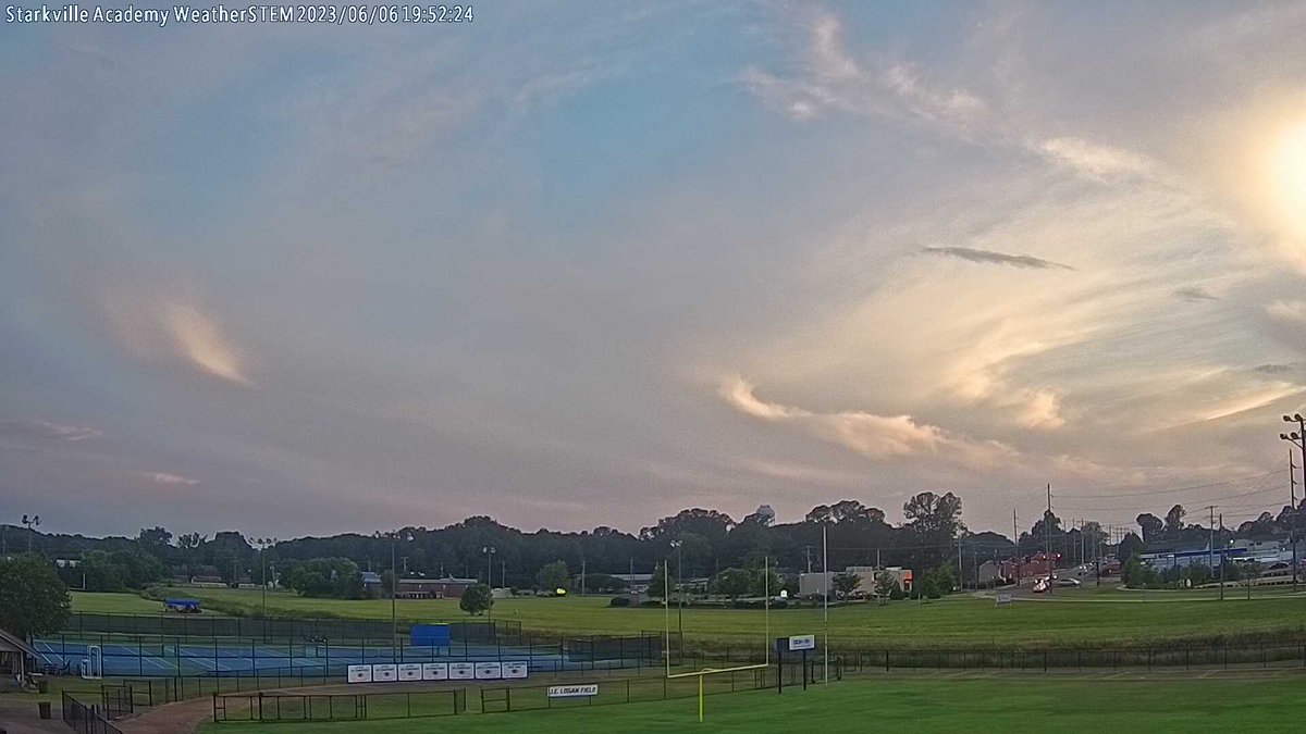 SAWeatherSTEM's tweet image. Starkville Academy at sunset and it's 81.4 F.