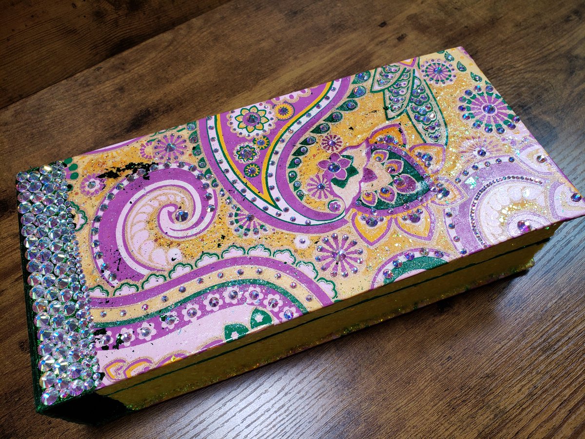 ScarletNymph's tweet image. It's finally ready! I just posted this fantastic watercolor palette in my Etsy shop. It will hold up to 80 full watercolor pans or 160 half pans. That's a lot of paint! etsy.com/listing/149807… #handmadebyme #scarletnymphdesigns #etsyseller #watercolorpalette #watercolor