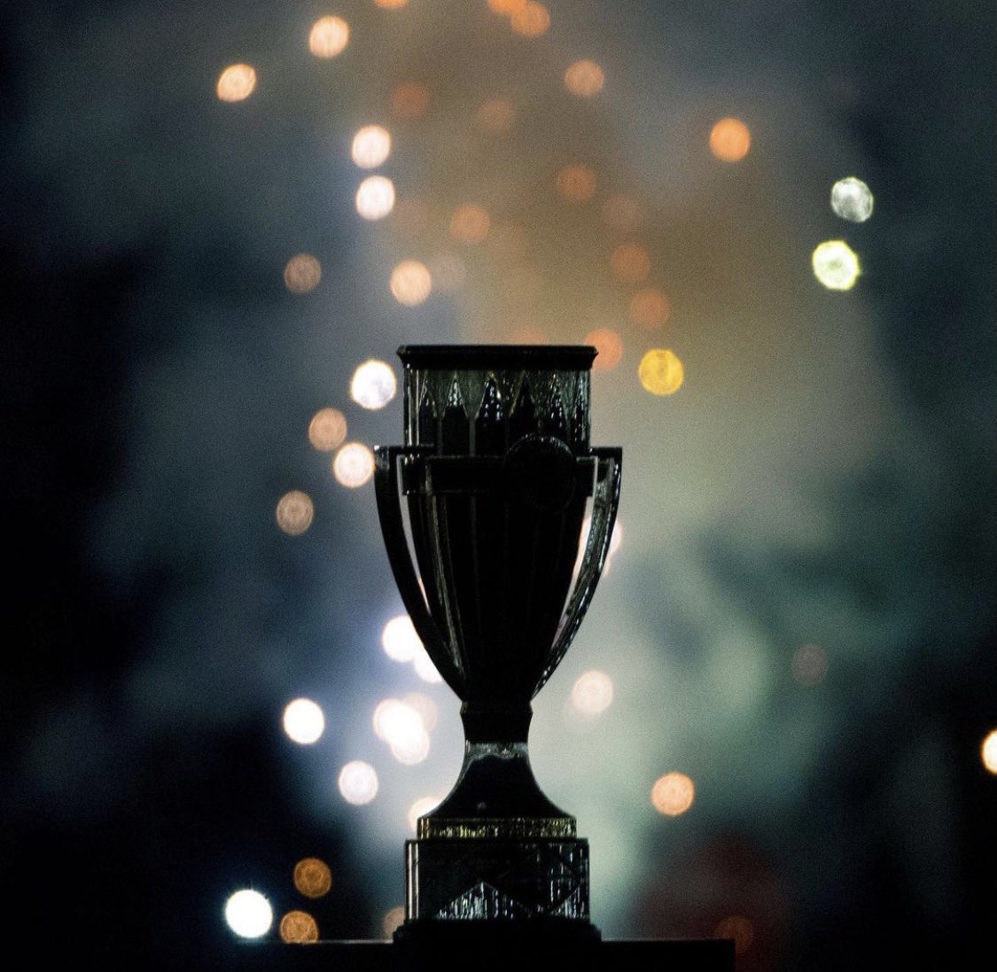 SOMOS CAMPEONES CONTINENTALES… GANÓ EL OCHO VECES CAMPEÓN DEL FÚTBOL MEXICANO, EL HISTÓRICAMENTE CLUB LEÓN. EL CAMPEONÍSIMO, EL CAMPEÓN DE CONCACAF. GRACIAS TOTALES, QUE PUTO ORGULLO DECIR; SER FIERIA ES UN ORGULLO.
¡LA COPA VOLVIÓ A CASA! 🇲🇽🏆🦁
