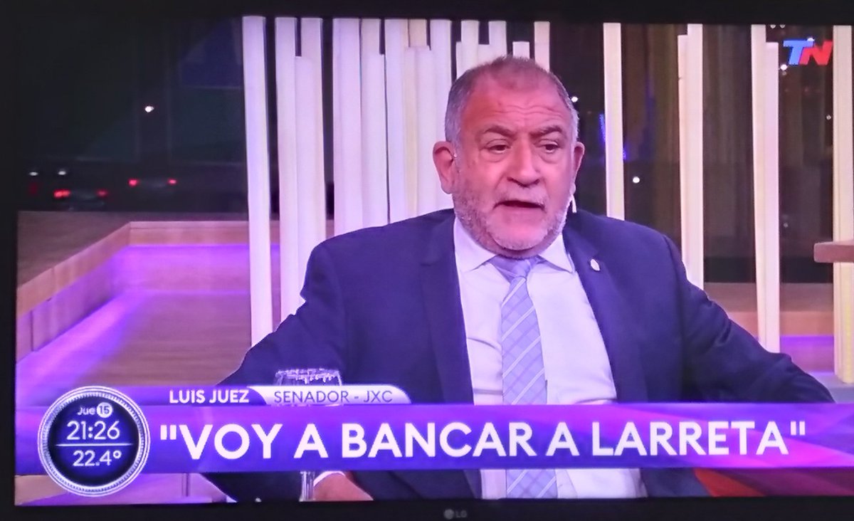 Le pregunté a @ljuez si ante la propuesta de incorporar a Schiaretti a JxC,  sigue bancando a @horaciorlarreta . Todavía no me contestó 
Me ayudan a que le llegue?
Dale rt