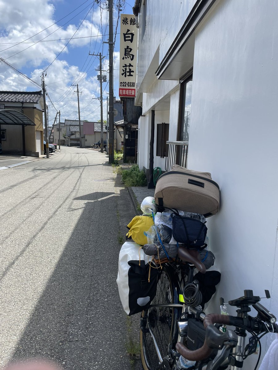 takase_hiro's tweet photo. おはようございます。
今日はいよいよ酒田市を出発🚲
酒田市良い出会いがたくさんありました。本当にたくさんの方にお世話になりました。白鳥荘もほんとに大好きです。
また帰って来ます。
そして今��は由利本荘市まで向かう予定。
みなさまも良い一日を！ https://t.co/vwcvQCM8Dc