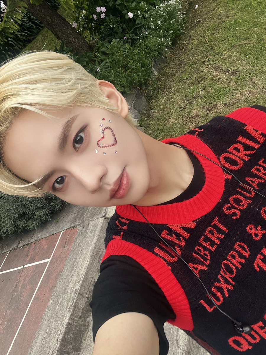 McndOfficial_'s tweet photo. [#윈]

에콰도르 너무 좋으다 깔깔

Ecuador es muy bonito 

#MCND #엠씨엔디 #WIN
#WORLD_ADVENTURE_2023 https://t.co/GfyaBNrBNb