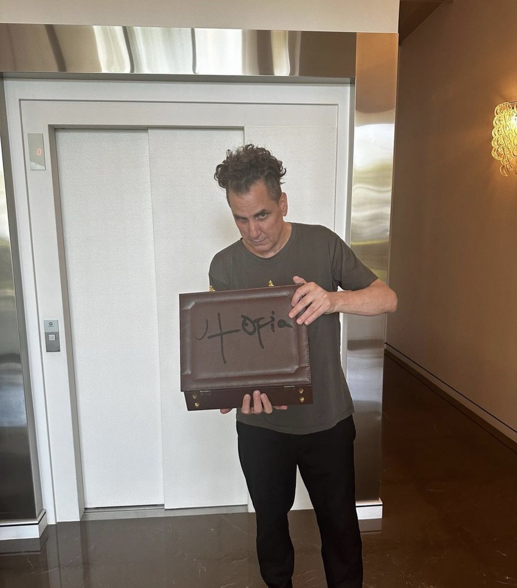 Mike Dean opening up the Travis Scott UTOPIA briefcase 💼