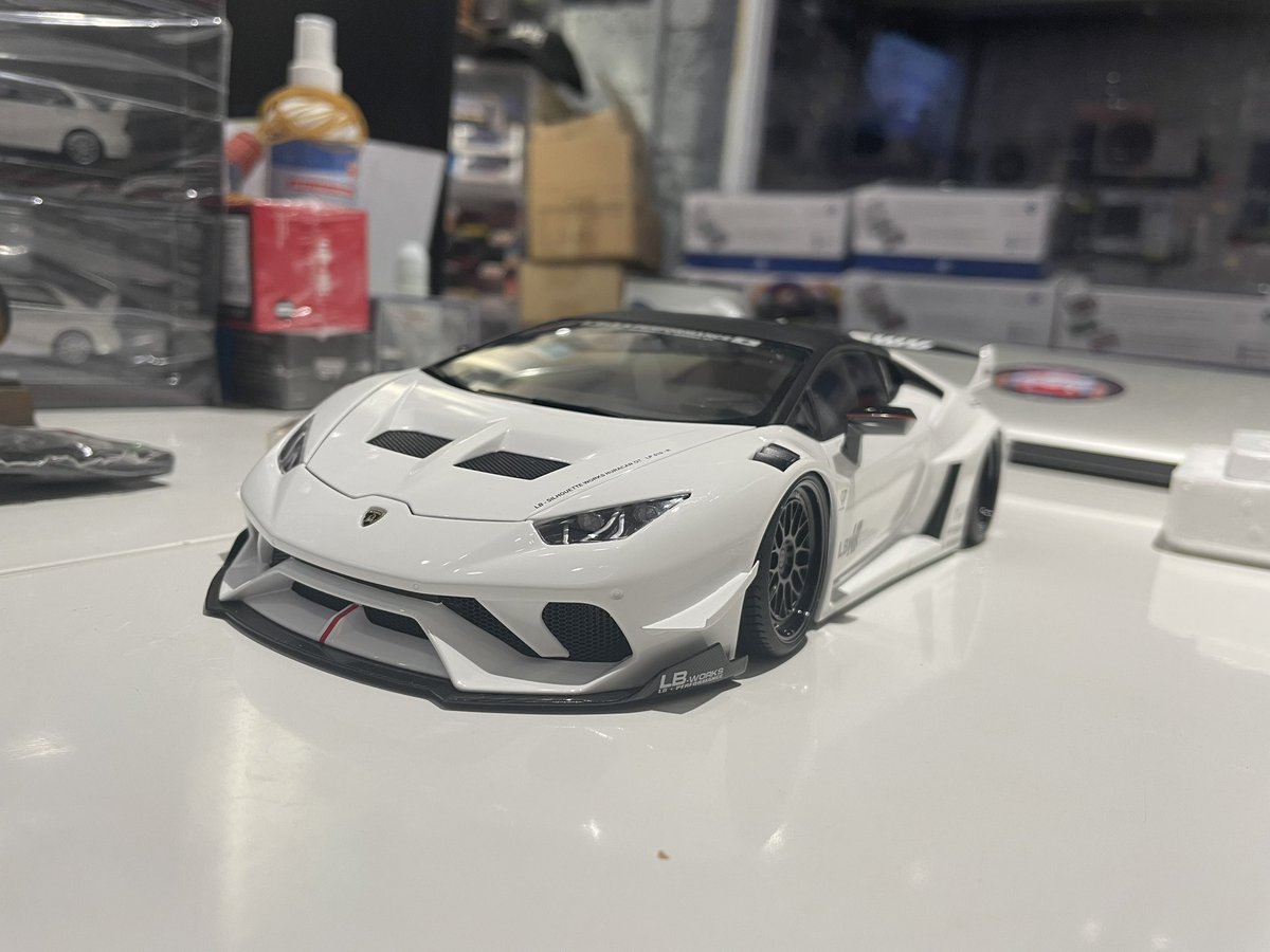 mark_chao726's tweet photo. Autoart LB silhouette huracan 👍
#autoart
#lbwk
#silhouette
#huracan
#scale18 https://t.co/UyrbxYmaVH