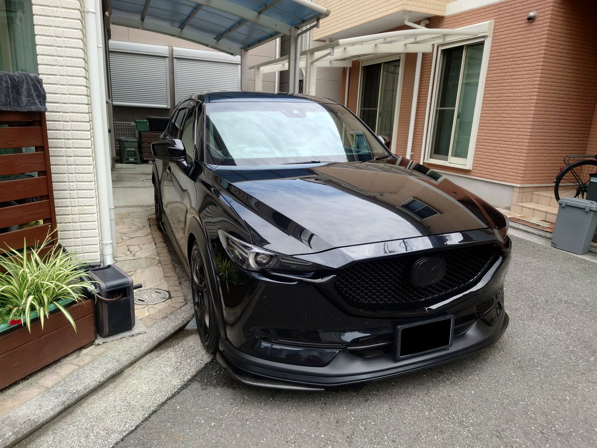 cx5black's tweet photo. 純水＋茶色モフモフで流水洗車⇒運転席側ラボコスSio2、助手席側BLASK No12
全体にGDL02仕上げ。ホイールは西日本ケミカルＦシルバー。

#ラボコス
#BLASK
#NO12
＃ナノトラ
#GDL02 https://t.co/sedqf3FgAr