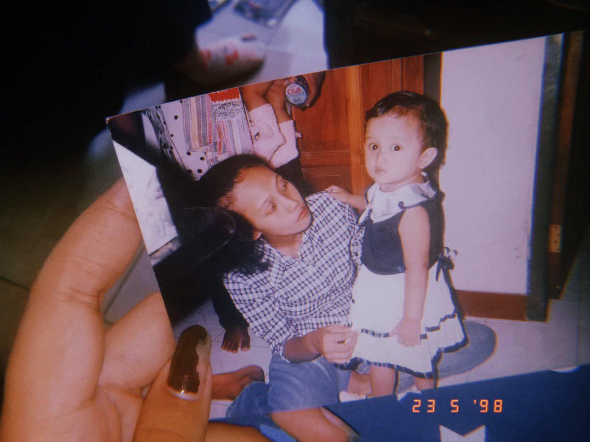 tis_tis47's tweet photo. i am 25tahun tudeyy. god, hope bgt nih, tahun ini aku jadi ibu. kabulin yaaaa. <3 https://t.co/nH4G6VPDuT