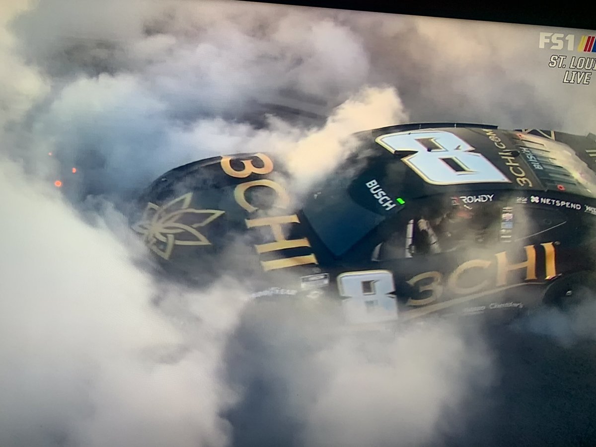 bwood1849's tweet photo. Singing The #Blues🎶🎶
🎸🎸🎸🎸
@KyleBusch 
@RCRracing 
#America 🇺🇸
Win Three at Midway….
#GoKyleGo 
You the Man…. https://t.co/6tCb0PdCyo