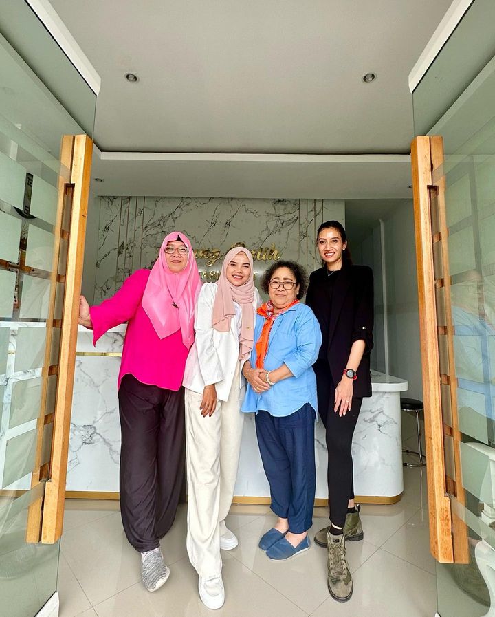 CinemaConsultan's tweet photo. Signing of Binding Agreements for our clients land sale and purchase with using Power of Attorney🔥
Cooperation in between @biru_consulting and @cinema_consultant dealing using Notaris @notarisanakagungratih in Tabanan, Bali, Indonesia
#cinemalawconsultant #consultant #advokat https://t.co/yuyT2X8i7w