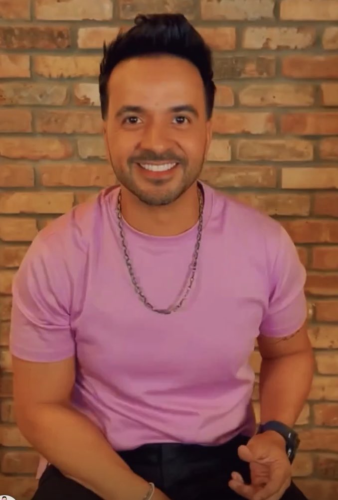 Amo esa sonrisa 🩷 @LuisFonsi  @Fonsisangels