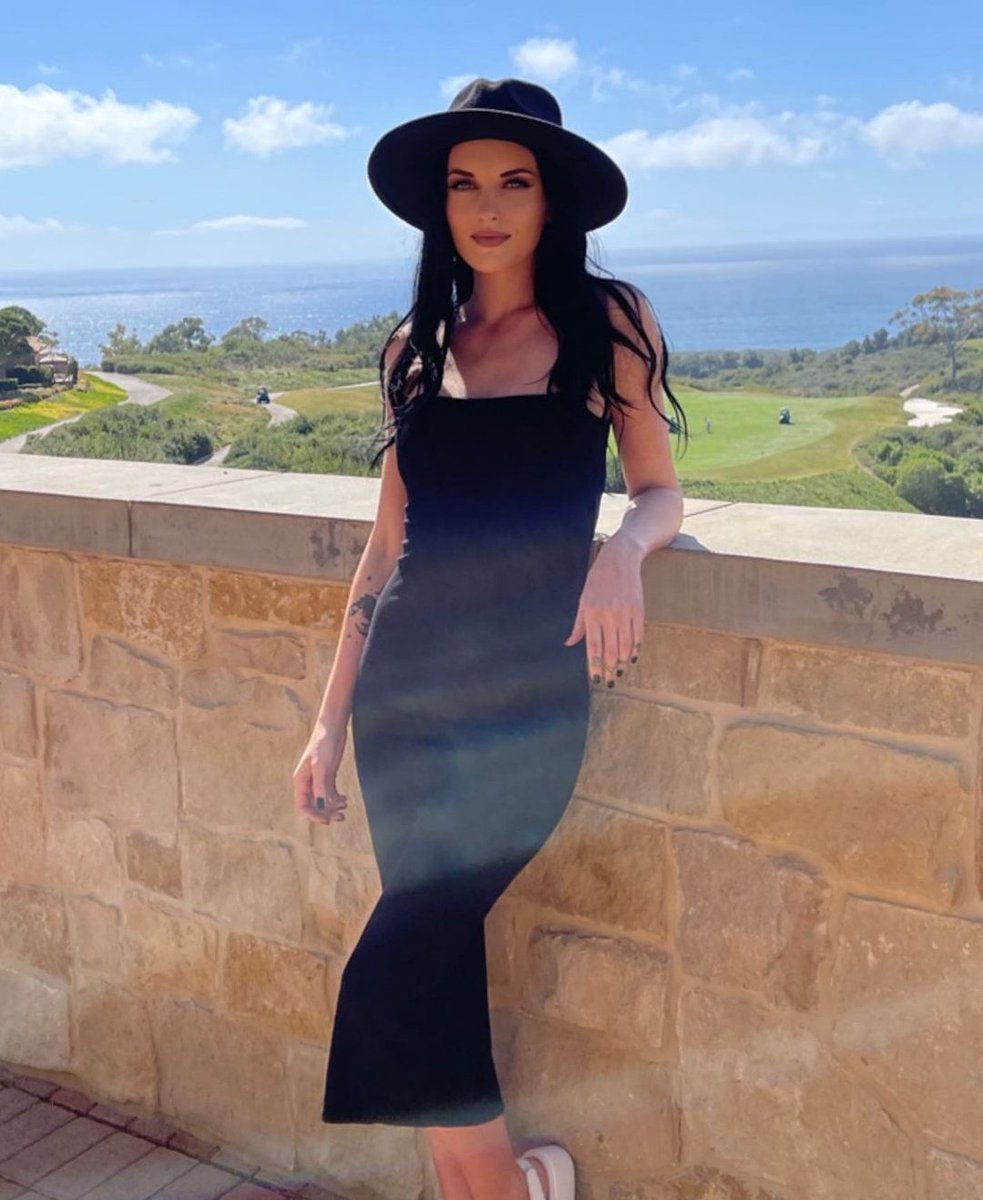 One day soon, I'm gonna put a ring on that finger, and marry this girl. 

#SheShouldBeATeller
#IllMarryHer

<a href="/RuffledWile/">𝑨𝒓𝒕𝒆𝒎𝒊𝒔 𝑩𝒓𝒐𝒏𝒕𝒆 𝑳𝒐𝒘𝒎𝒂𝒏</a>