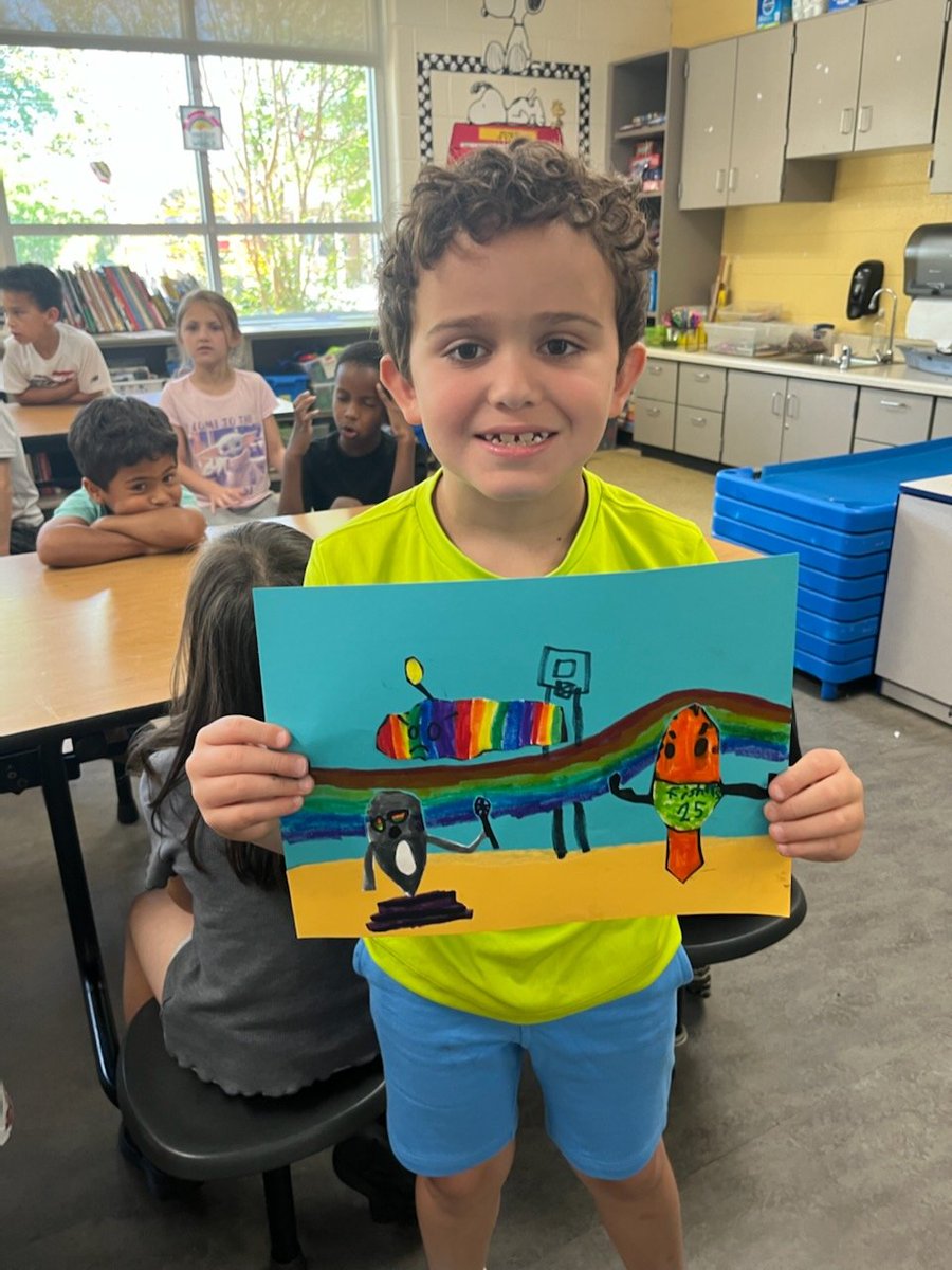 fmteducare's tweet image. We made fish pictures 🐟🐡🐠  #VeryCreative #WeMadeThis🖍✂️ #ThanksMsTaryn 💙