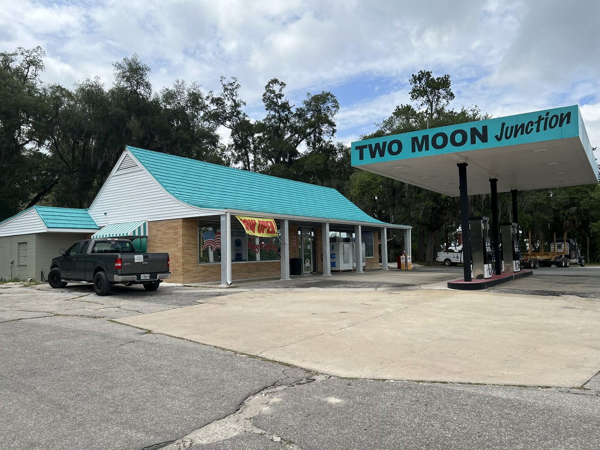 GregLaxton's tweet photo. Hey @StuckeyStop!  The old #Stuckeys on #US301 in Hilliard FL has been repurposed, REOPENED and looks GREAT! (They’re on FB - time for a sales call😀) @StuckeysPecans https://t.co/vL1rcJZIKS