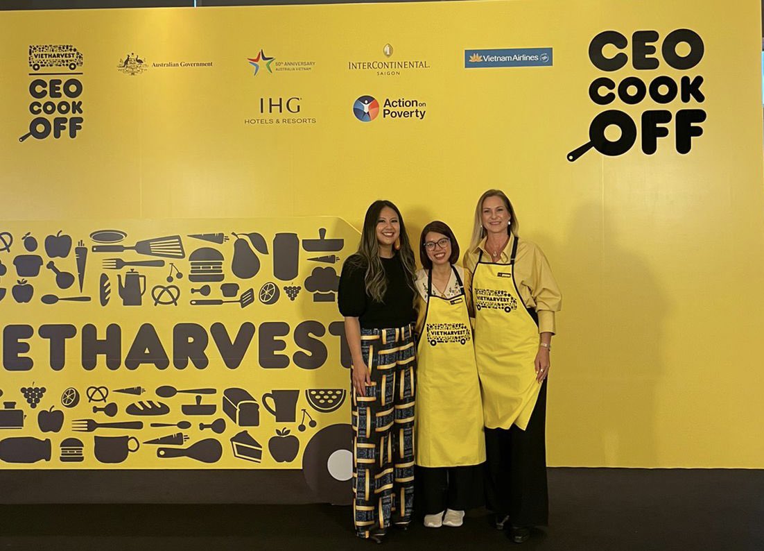 majardine's tweet photo. Congratulations to the inspirational @LouiseTran of @OzHarvest (and @avyld alumni) and her team for hosting the first CEO Cook Off for #VietHarvest in #HCMC.
Another incredible milestone in #Australia 🇦🇺 #Vietnam 🇻🇳 relations🎉
#AusViet50 #OzHarvest #FoodRescue #CEOCookOff https://t.co/reeHM9gmKZ