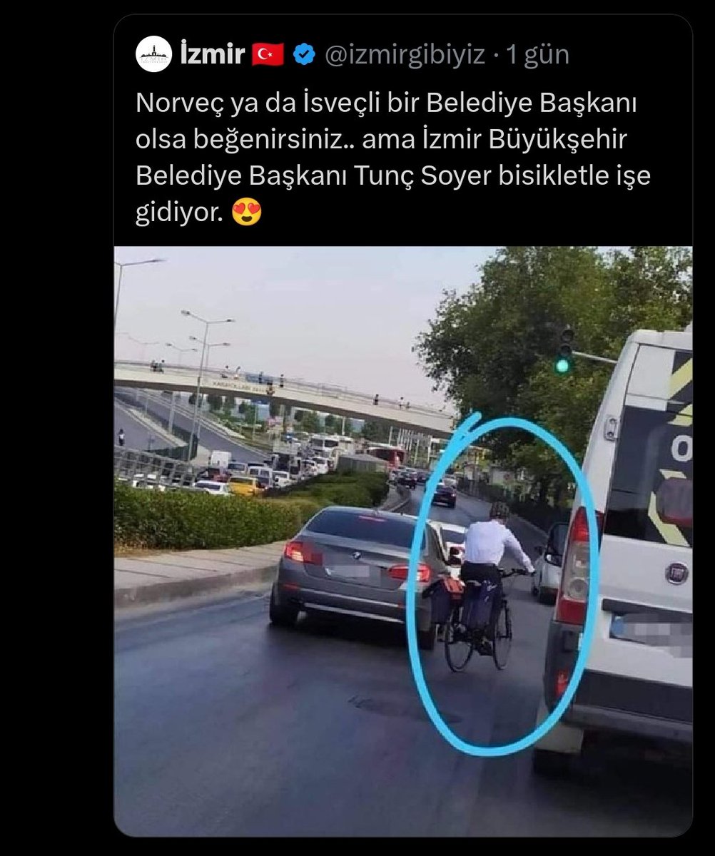 İhhhh çok acıklı bir hikaye(!) Bisiklet yolu bile yapamamış bir Belediye başkanı Tehlikeli bir şekilde yol alıyor bisikleti ile! <a href="/tuncsoyer/">Tunç Soyer</a>