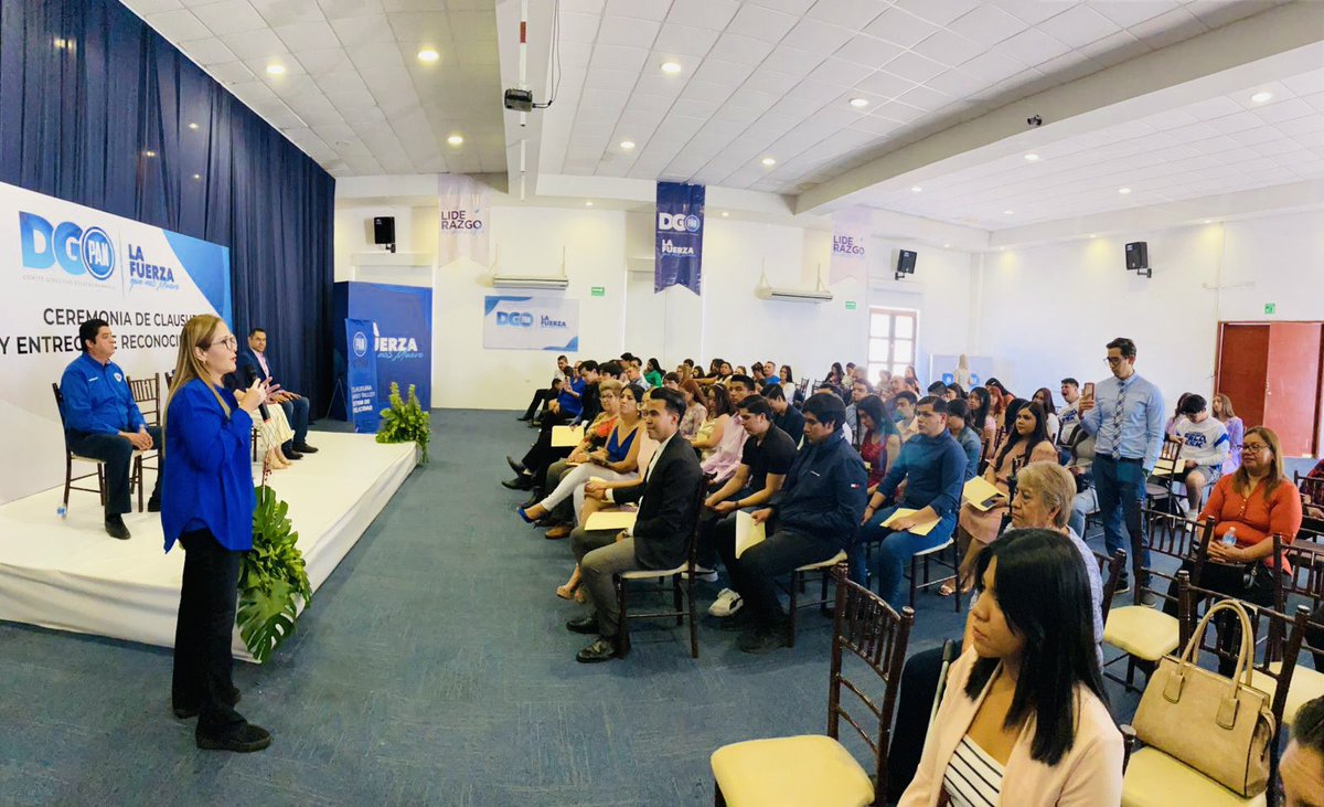 Claudia Hernández (@claudiahepan) on Twitter photo • Hoy domingo, estuve presente en la Clausura del Curso-Taller "Gestión de la Felicidad", que organizó el <a href="/cdmpan_dgo/">CDM PAN DGO</a>.
Agradezco la amable invitación a la Presidenta del CDM, <a href="/Minka_hdez/">Minka Hdez C</a> y a <a href="/alfonso13_rd/">Alfonso Rentería</a>, coordinador de este curso.
¡Felicidades!🎓 📝👨🏻🎓👩🏻🎓
#UnidosEnAccion 🔵⚪️ • Hoy domingo, estuve presente en la Clausura del Curso-Taller "Gestión de la Felicidad", que organizó el <a href="/cdmpan_dgo/">CDM PAN DGO</a>.
Agradezco la amable invitación a la Presidenta del CDM, <a href="/Minka_hdez/">Minka Hdez C</a> y a <a href="/alfonso13_rd/">Alfonso Rentería</a>, coordinador de este curso.
¡Felicidades!🎓 📝👨🏻🎓👩🏻🎓
#UnidosEnAccion 🔵⚪️