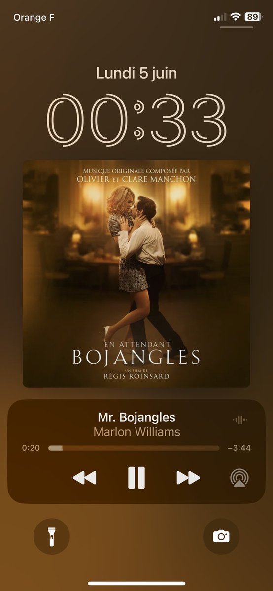 Quelqu’un peut il m’aider ?
Ça fait 2 jours que j’essaie de supprimer l’affichage grand écran sur iPhone de Spotify
Avant, sur écran verrouillé, j’avais juste une bande. Aujourd’hui j’ai tout l’écran qui affiche le titre à l’écoute…
Et ça m’énerve 😉