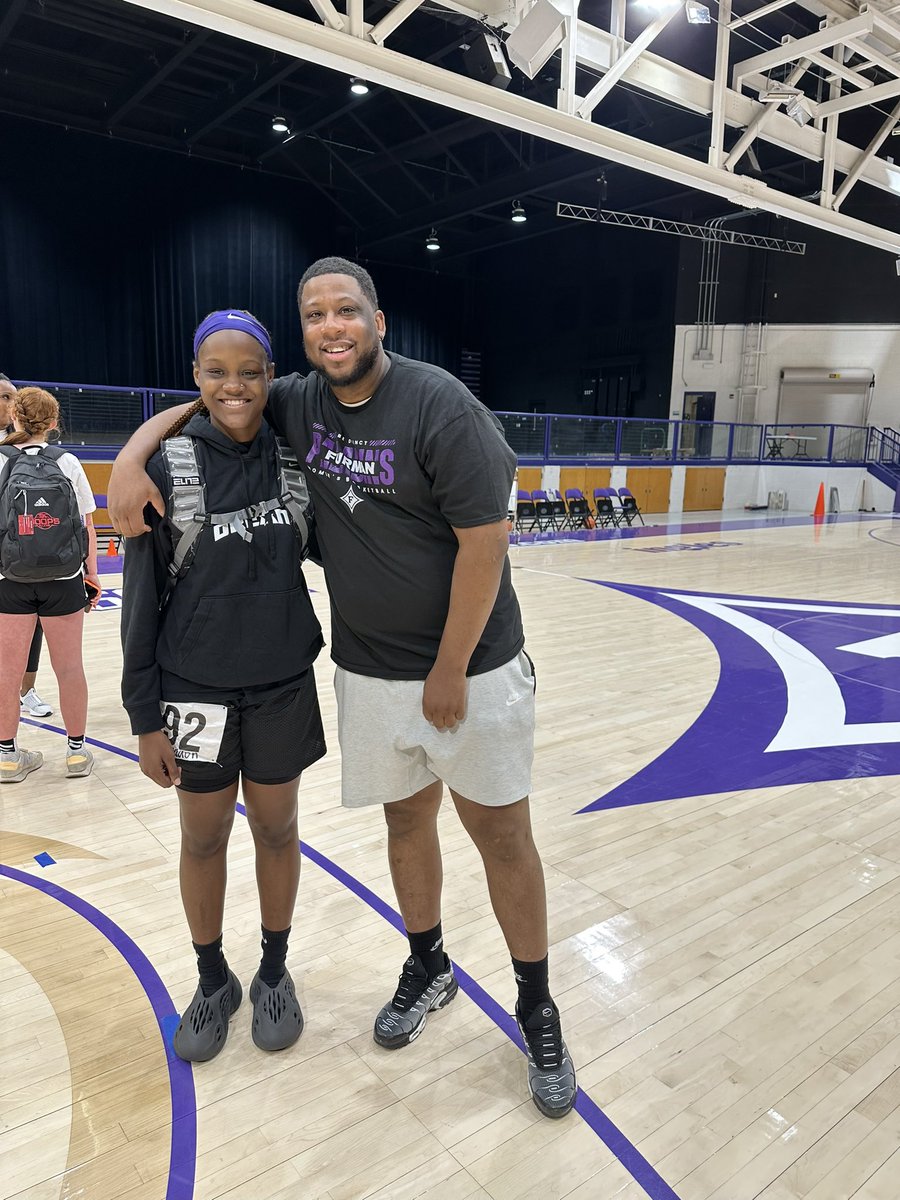 iihoopk's tweet image. Had a great time at the Furman University Camp @FurmanWBB ! Thank you @CoachCarsonFU and  @Coach_Curtis_FU for having me! #BeDistinct