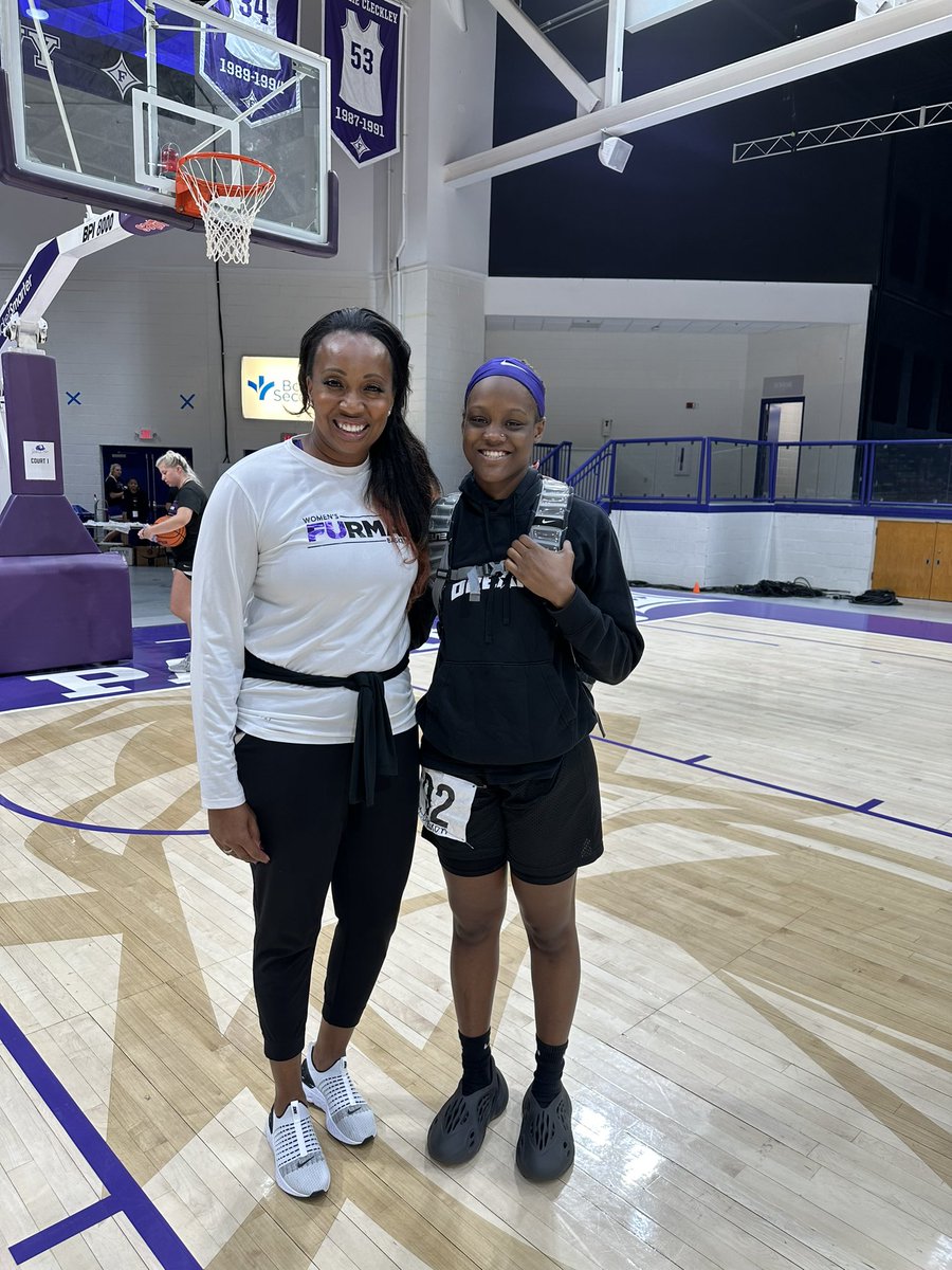 iihoopk's tweet image. Had a great time at the Furman University Camp @FurmanWBB ! Thank you @CoachCarsonFU and  @Coach_Curtis_FU for having me! #BeDistinct