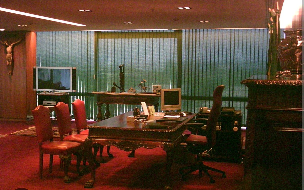 Depois da BADERNA com o dinheiro público, Lula FECHA gabinete da Presidência no Rio, criado por BOLSONARO

O presidente <a href="/LulaOficial/">Lula</a> EXTINGUIU o gabinete regional da Presidência da República no Rio.
O espaço foi criado por Bolsonaro em sua primeira semana no cargo, (o ócio do