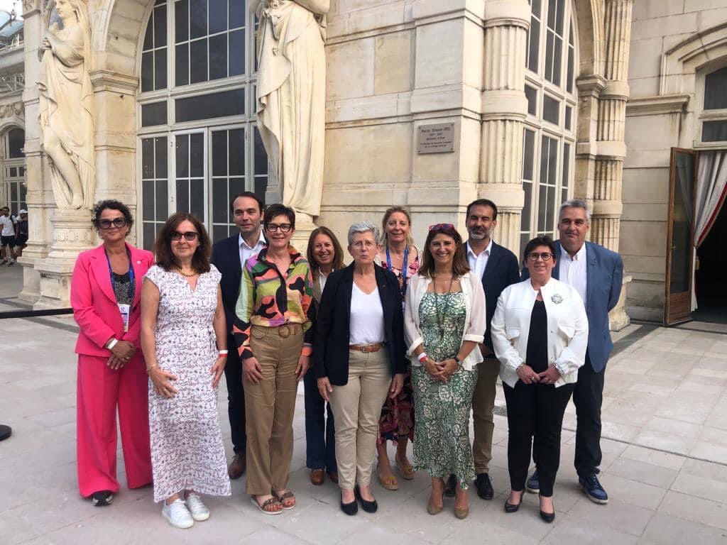 Sandrine Chaix (@sandrinechaix) on Twitter photo Tellement fière avec le president <a href="/laurentwauquiez/">Laurent Wauquiez</a>, mes collègues conseillers regionaux qu’<a href="/auvergnerhalpes/">Auvergne-Rhône-Alpes</a> et la France accueillent cet évènement sportif mondial, 13 championnats du monde, 44 nations et près de 1000 athlètes, en presence de la Ministre Genevieve Darrieussecq Tellement fière avec le president <a href="/laurentwauquiez/">Laurent Wauquiez</a>, mes collègues conseillers regionaux qu’<a href="/auvergnerhalpes/">Auvergne-Rhône-Alpes</a> et la France accueillent cet évènement sportif mondial, 13 championnats du monde, 44 nations et près de 1000 athlètes, en presence de la Ministre Genevieve Darrieussecq