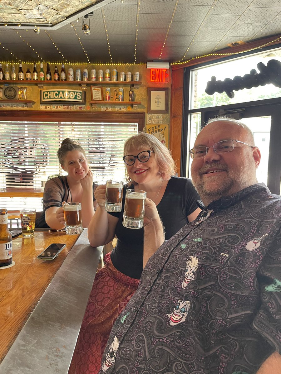 jasondiffendal's tweet photo. Root Beer at Chicago’s in Strawberry Hill https://t.co/7ozqmf4GTI