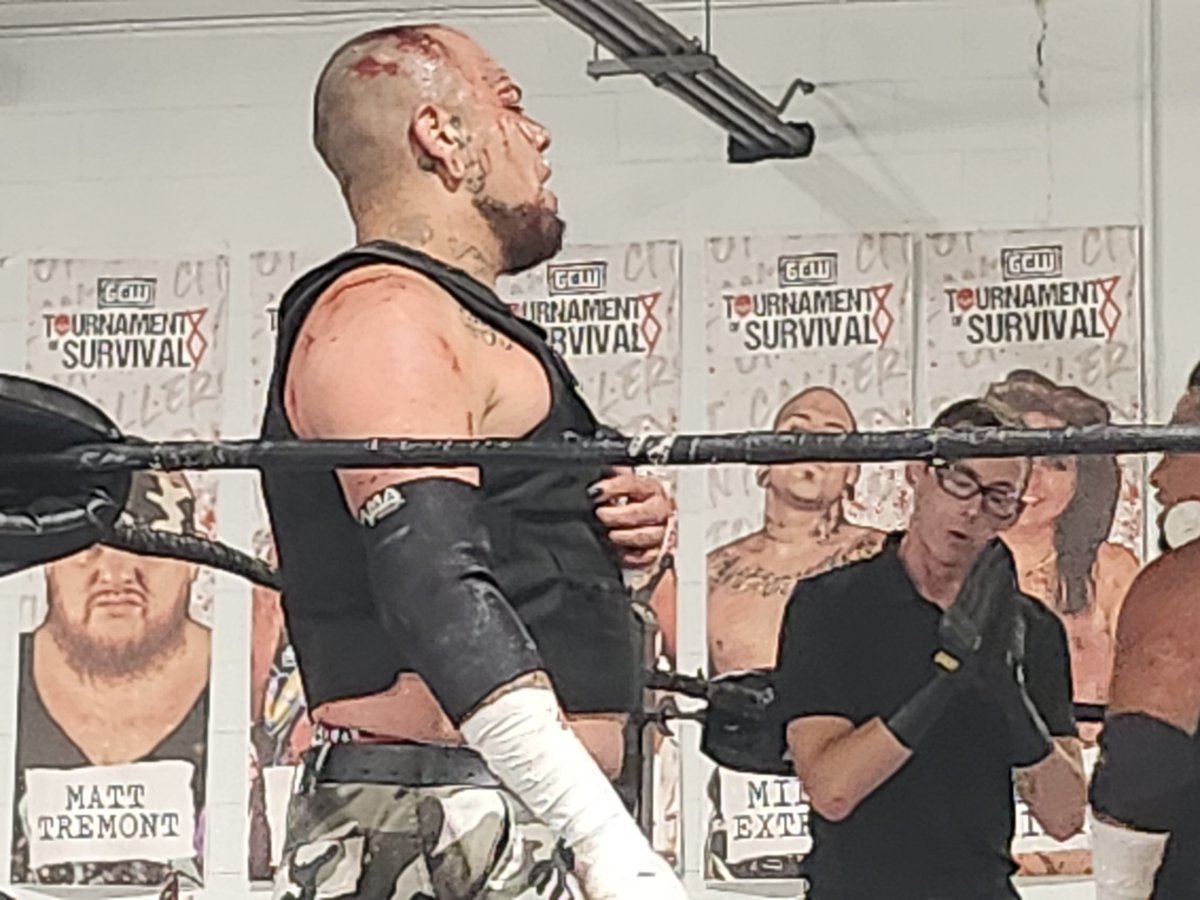 istheillest's tweet photo. @Miedo_Xtrem just fought a fucking death match with one arm. STRAIGHT LEGEND SHIT. #COS2 https://t.co/FS3iIIiSKg