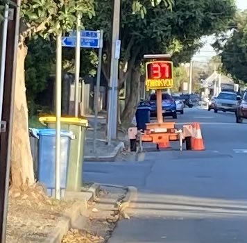 Hey ⁦<a href="/UnleyCouncil/">CityOfUnley</a>⁩ did you install this speed alert thing on Victoria Street? There are no roadworks, no signage and the speed limit is 40km. What’s going on?