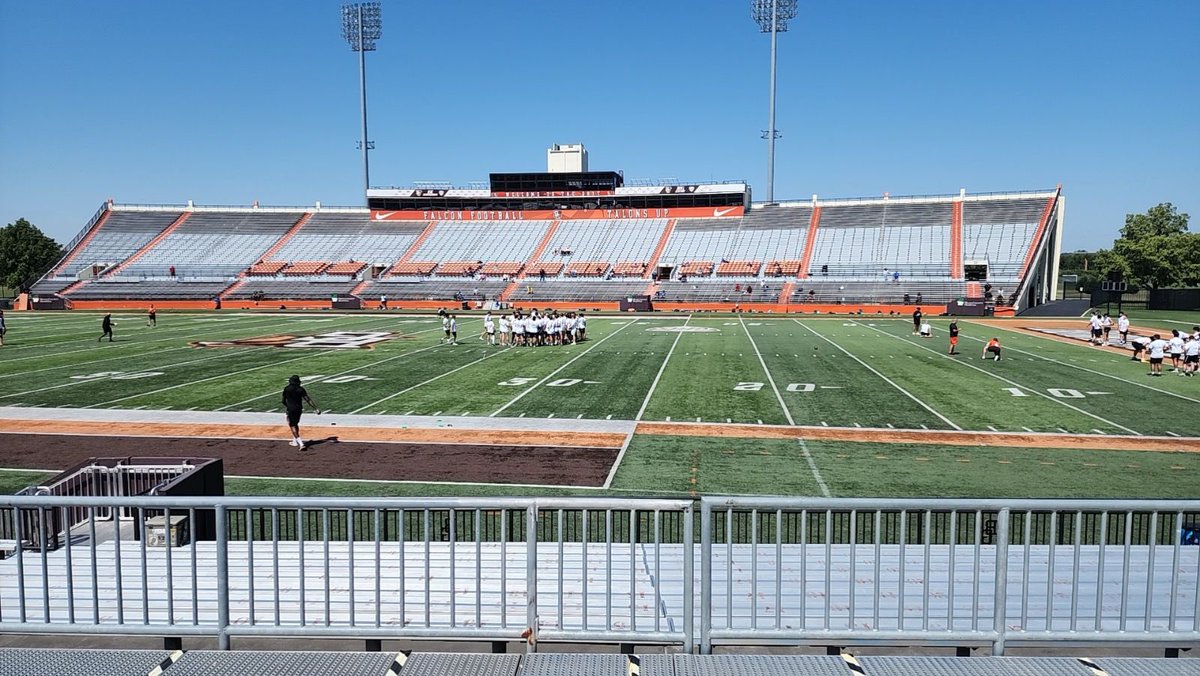 Thank you <a href="/BG_Football/">BGSU Football</a> for setting up a terrific camp had a lot of fun today and got to compete and I got to be coached by some great coaches!

#defendfulton 👀

<a href="/CoachGregNosal/">Greg Nosal</a> 
@CoachCox_GF 
@coachDoeEdwards @CoachPlungasRMU 
<a href="/CoachRiemedio/">Coach Riemedio</a>
