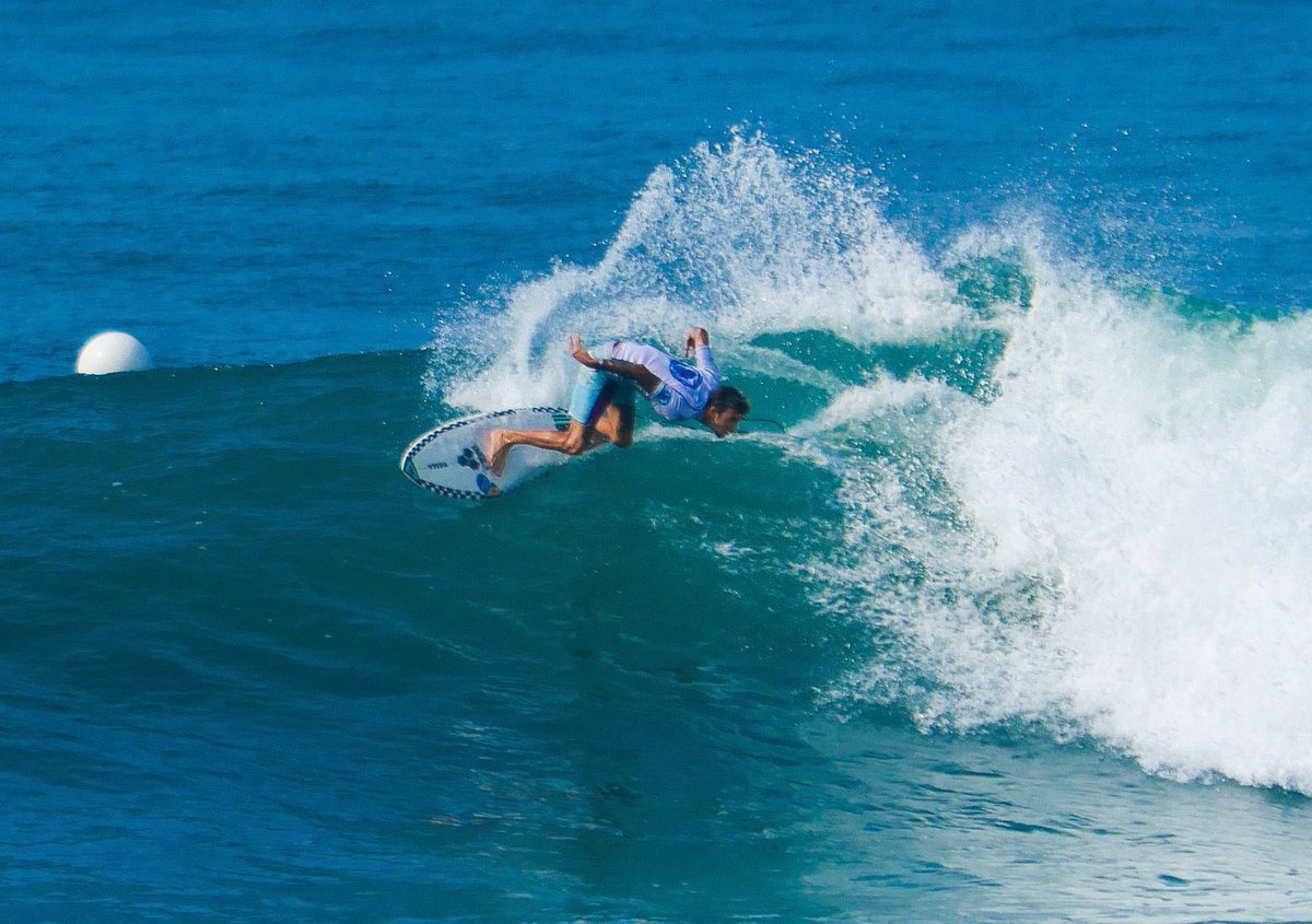 NoticieroSLV's tweet photo. El Ministerio @Vi11atoro destaca que el país es la sede del @surfcity #ElSalvador #ISAWorld Surfing Games 2023, donde atletas de talla internacional disfrutan de las magníficas olas de las playas salvadoreñas.

También reitera los talleres móviles, ambulancias y elementos de la @PNCSV se encuentran desplegados y listos para atender a los participantes.