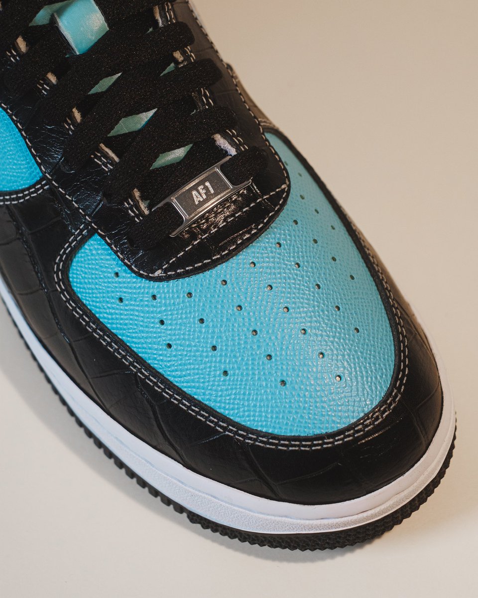 patchworkpaolo's tweet photo. Made these as homage to the original Nike x Diamond Supply Co. “Tiffany” SB Dunk, as well as an in-depth look at what the official Air Force 1 x Tiffany collaboration could have been 💎🧵 https://t.co/h8dozMexdd